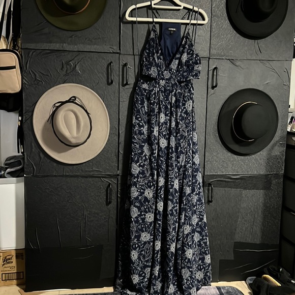Express floral cutout maxi dress - Picture 1 of 4